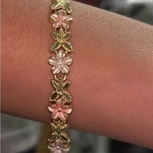 Elegant Gold Floral Bracelet
